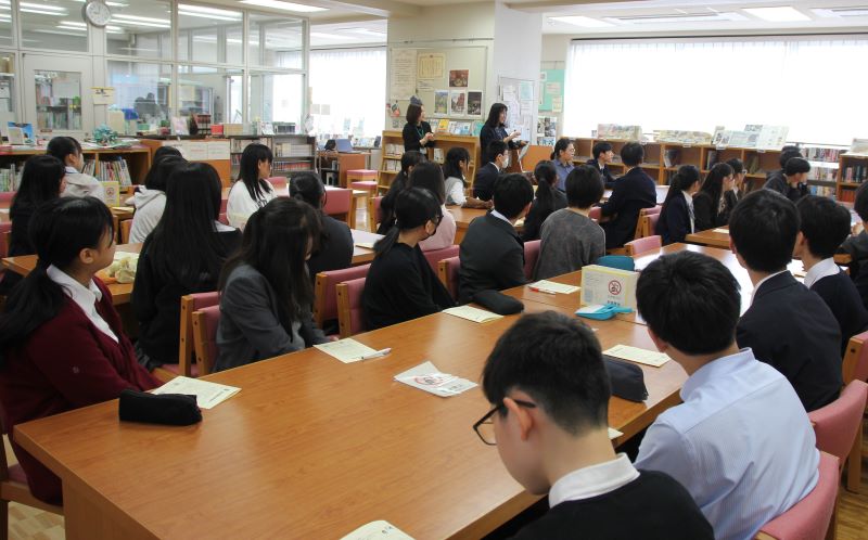 1年図書ガイダンス (3).JPG